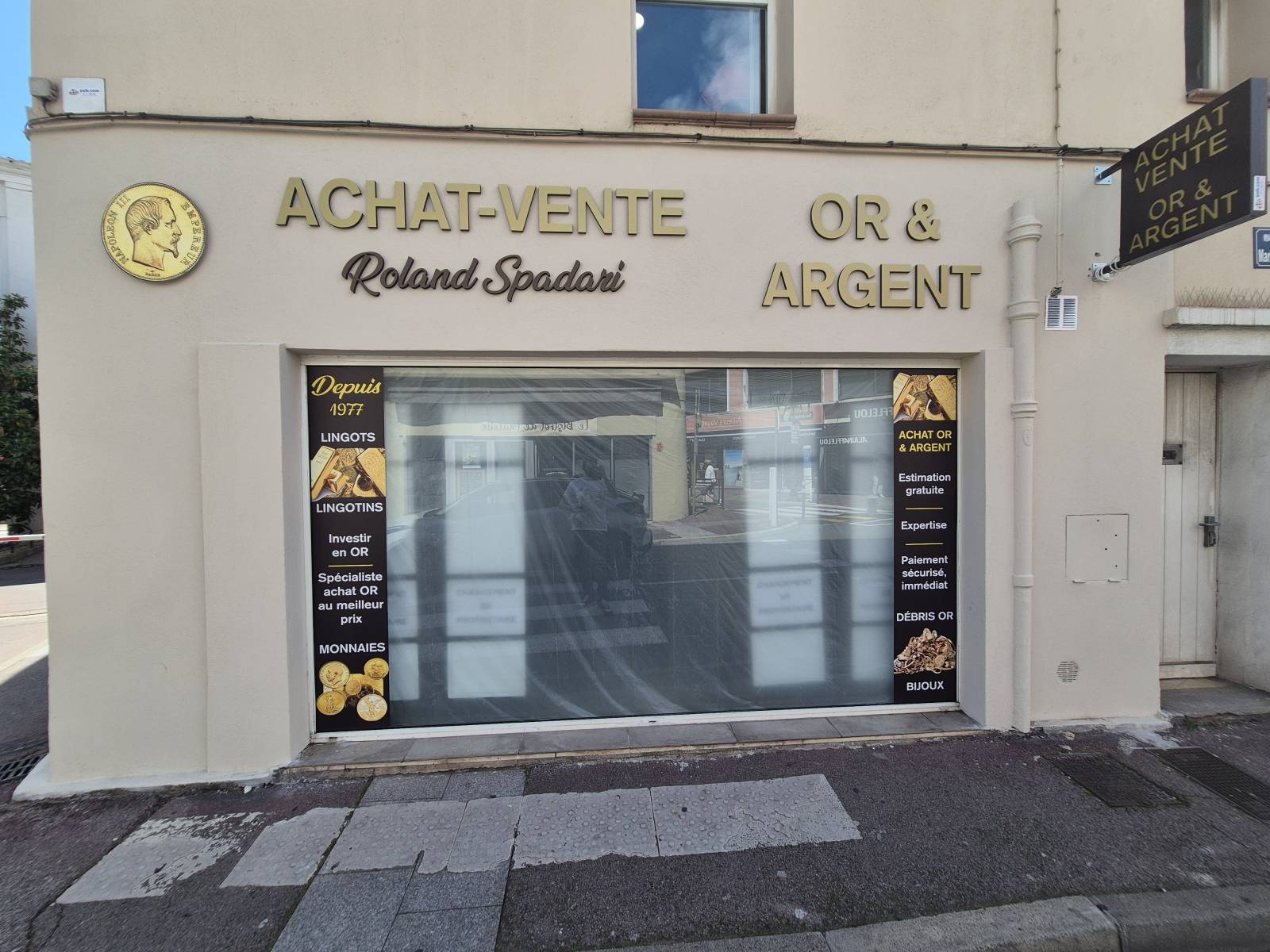 Tarif impression drapeau oriflamme personnalisé Puget-sur-Argens Var