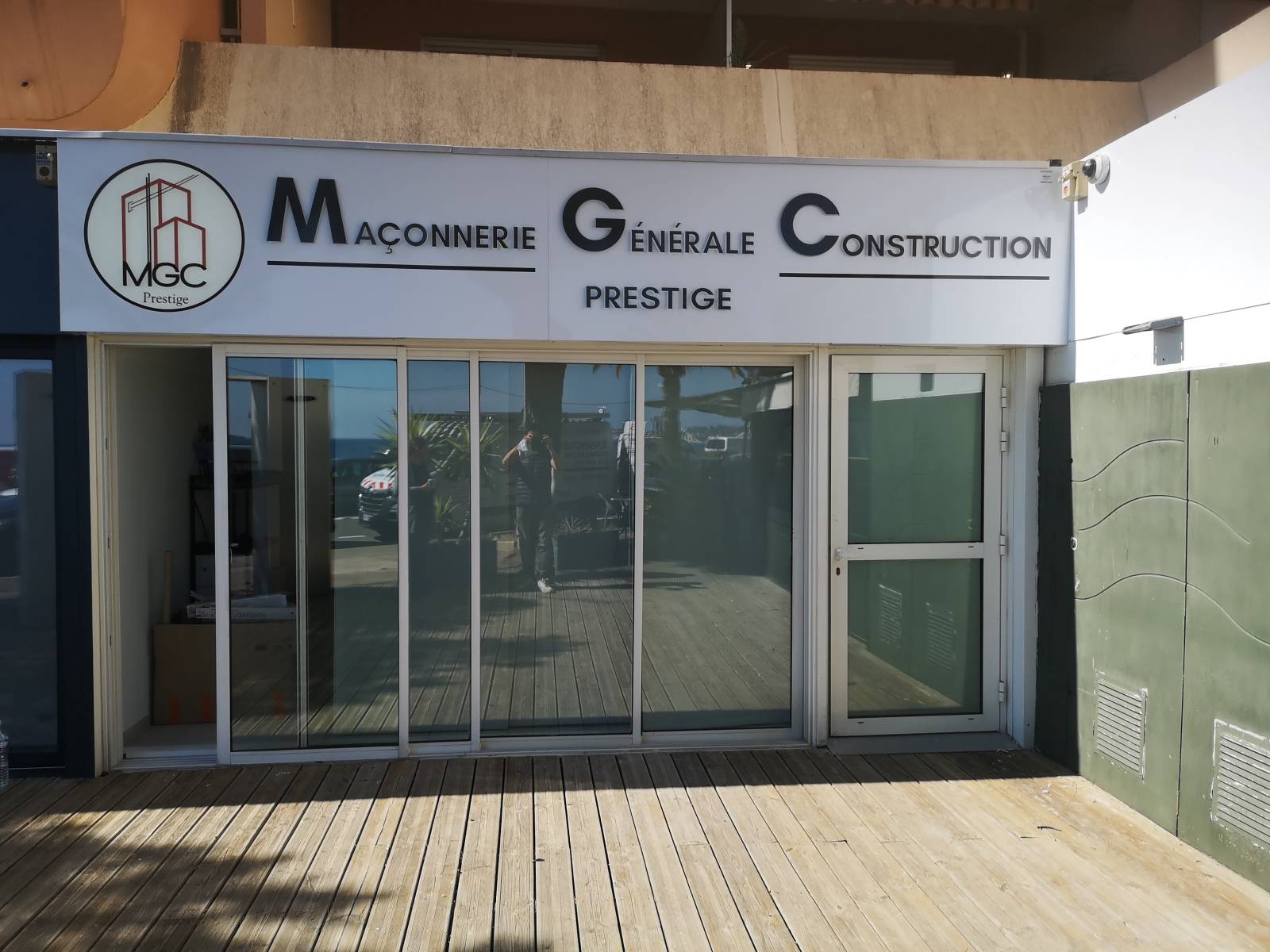 Prix installation d'enseigne lumineuse pour presse ou bureau de tabac Sainte-Maxime