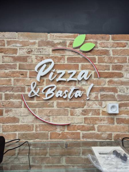 Enseignes et Décoration intérieure Pizzéria à Sainte-Maxime dans le Var