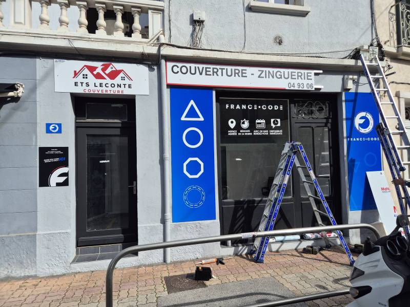 Enseigne charpentier couvreur à Fréjus Saint-Raphaël dans le Var