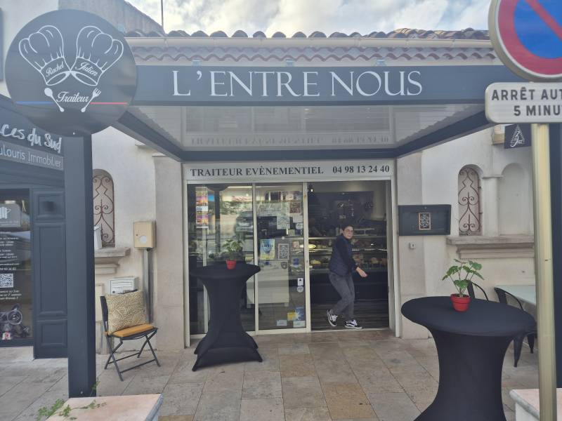 Enseigne non lumineuse pour traiteur à Fréjus, Saint-Raphaël dans le Var