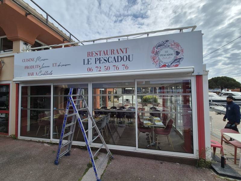 enseigne non lumineuse restaurant à st Raphael