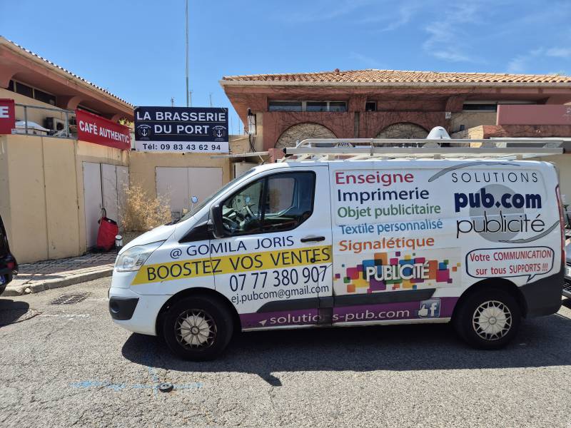 Spécialise des enseignes lumineuse à Saint Raphaêl dans le Var : contactez Solutions Pub pour un devis gratuit 