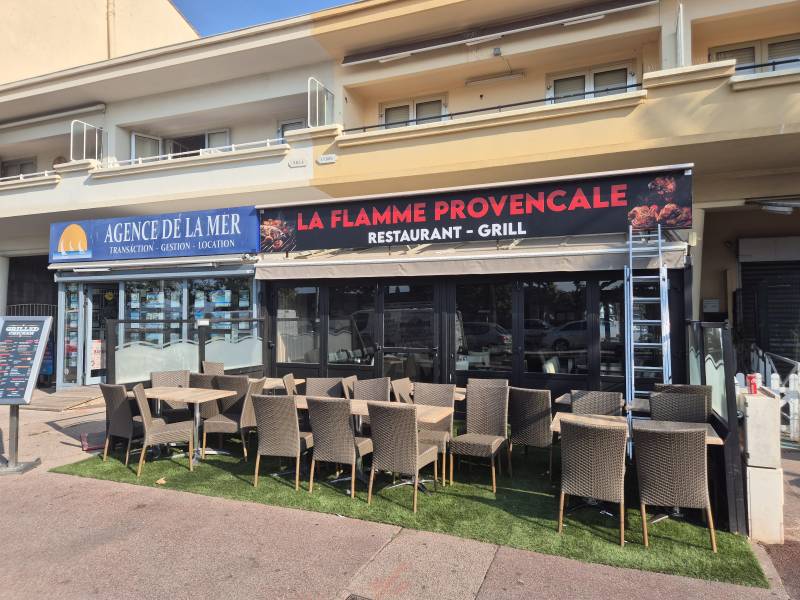 Enseigne restaurant bord de mer à Fréjus dans le var