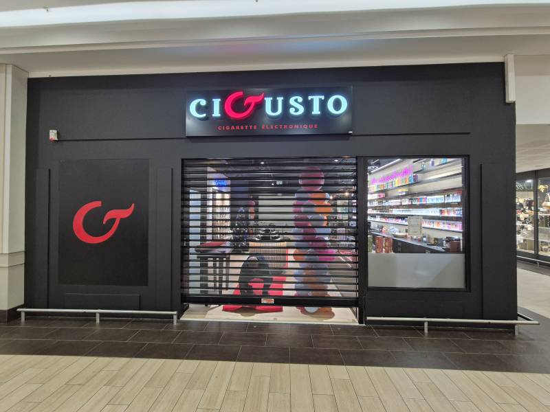 Boostez votre visibilité avec Solutions-pub à Fréjus dans le var : enseigne lumineuse en galerie marchande