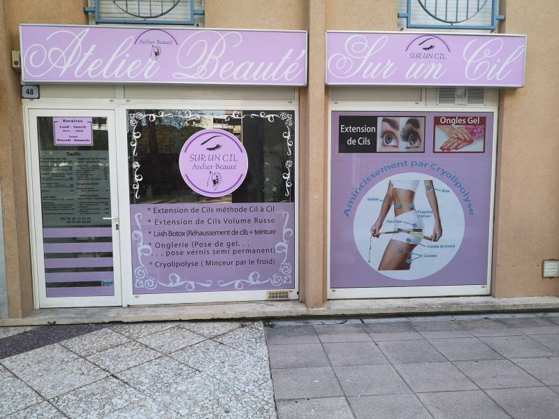 Habillage publicitaire des vitrines de magasins et commerces à Fréjus st Raphael dans le Var