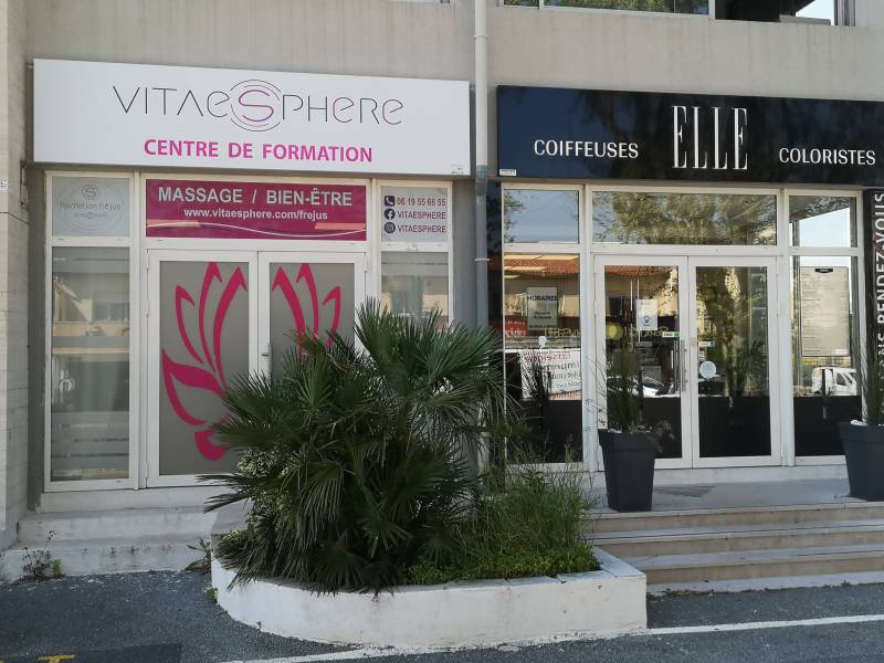 Réalisation d un caisson lumineux avec éclairage direct à Fréjus dans le Var