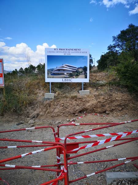 Implantation de panneaux pour promoteur avec création structure à Fréjus