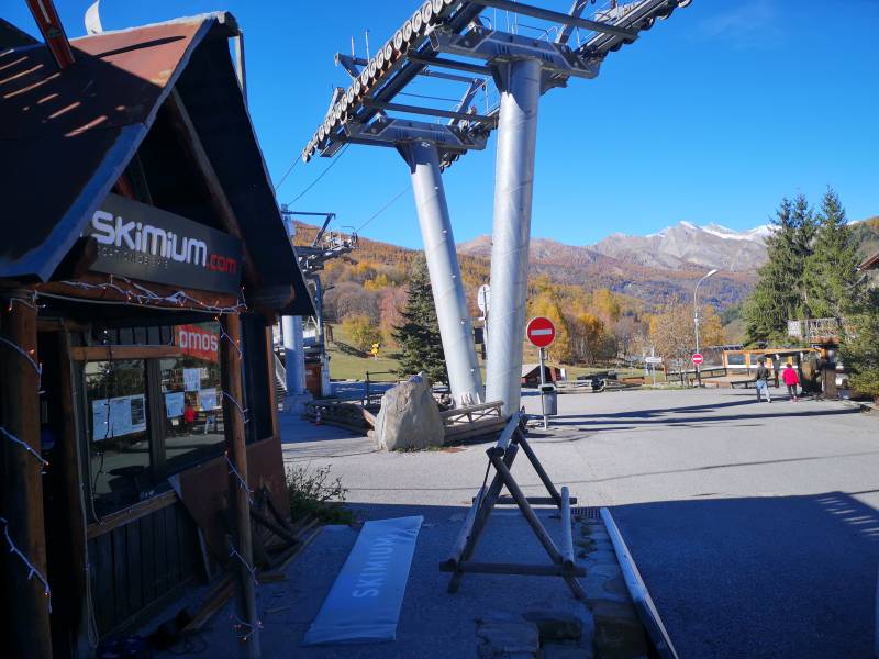 Fabrication et pose d'une enseigne lumineuse pour magasin à Allos dans les Alpes-de-Haute-Provence
