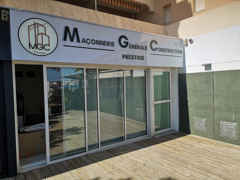 Enseigne lumineuse fréjus