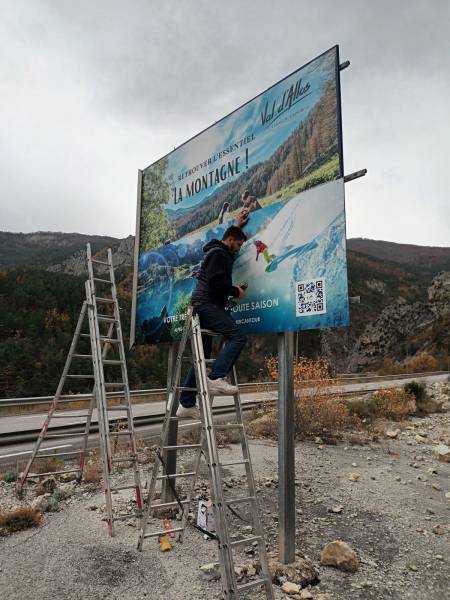 Enterprise pose panneau affichage 4x3 Alpes-de-Haute-Provence et Var